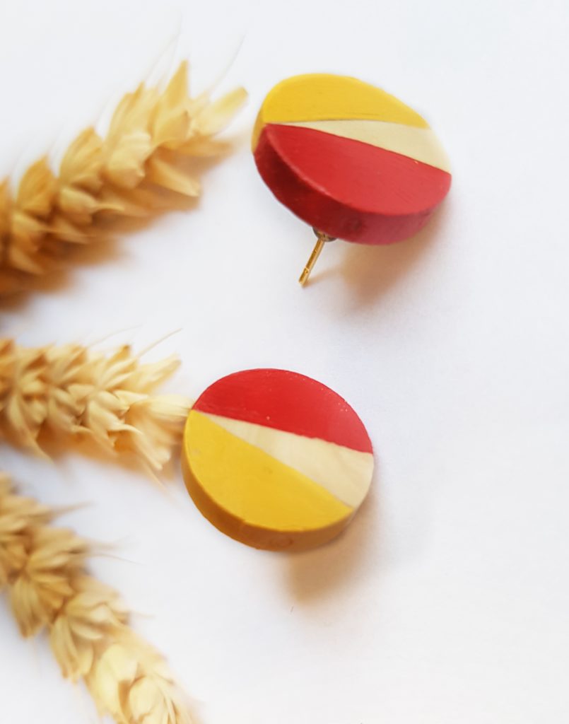 Boucles D'oreilles Vintage Puces En Or Jaune 18k (750) Avec Corail Rouge Intense - Occasion