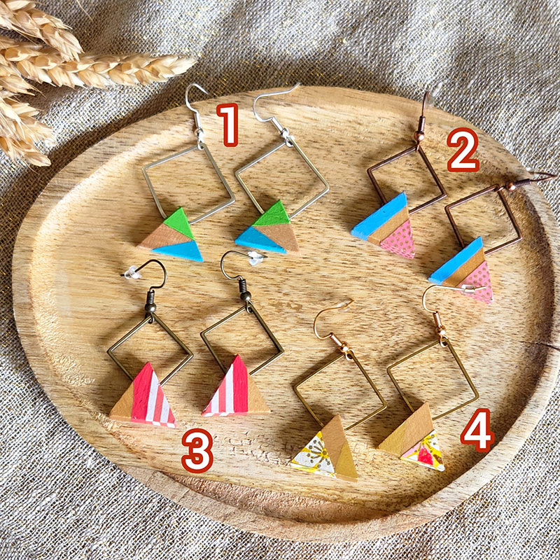 boucles d oreilles triangulaires en bois de tilleul peint à la main et losange d'acier inoxydable