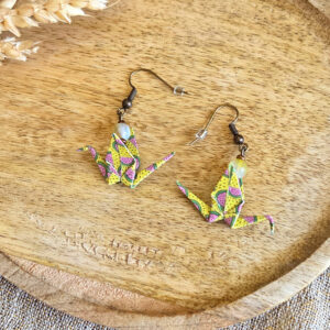boucles d'oreilles origami mini grue jaune, laiton et pierre naturelle