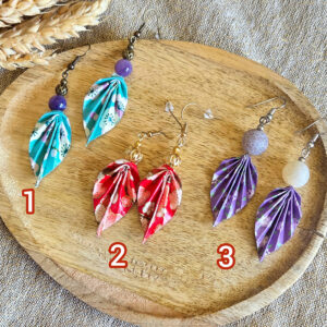 Boucles d'oreilles origami en forme de feuille en papier japonais et pierre naturelle