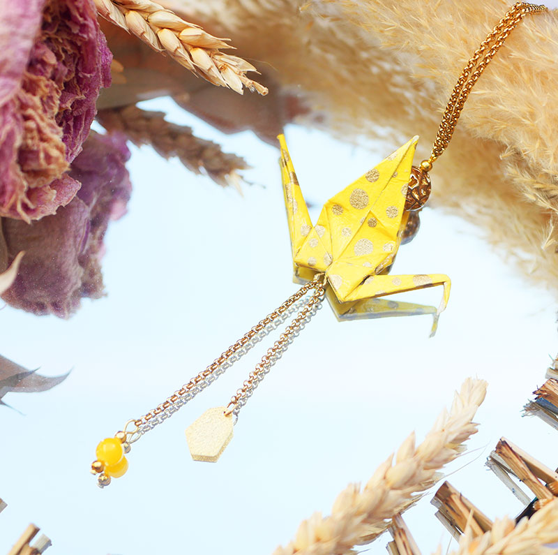 Gebetnout bijoux fantaisie lyon mode tendance bijouterie femme Annecy artisan Licancabur sautoir origami grue jaune pois dore or