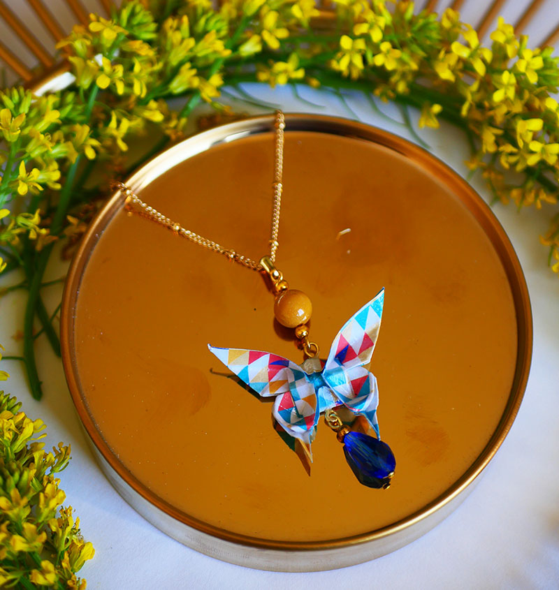 Gebetnout bijoux fantaisie lyon mode tendance bijouterie femme annecy artisan thu bon vietnam hoi an bois geometrie collier origami papillon bleu jaune dore