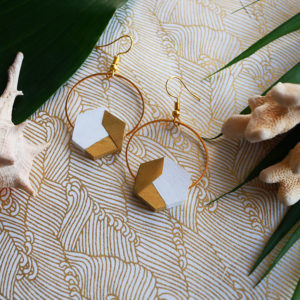 Gebetnout bijoux fantaisie lyon mode tendance bijouterie femme Annecy artisan Opunohu geometrie bois hexagone buis blanc laiton
