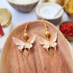 Gebetnout bijoux fantaisie lyon mode tendance bijouterie femme Annecy artisan watthanaram ayutthaya origami papillon jaune blanc dore