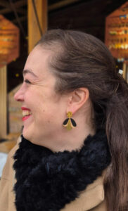 Bijou éthique boucles d'oreilles puces bois de tilleul et laiton peintes en noir